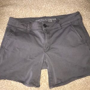 Cute cute cute American eagle  gray midi shorts